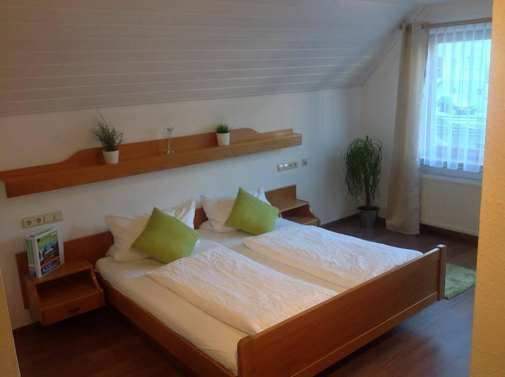 Self-Check-In Ferienwohnungen & Apartments Am Bergsee トリベルク エクステリア 写真